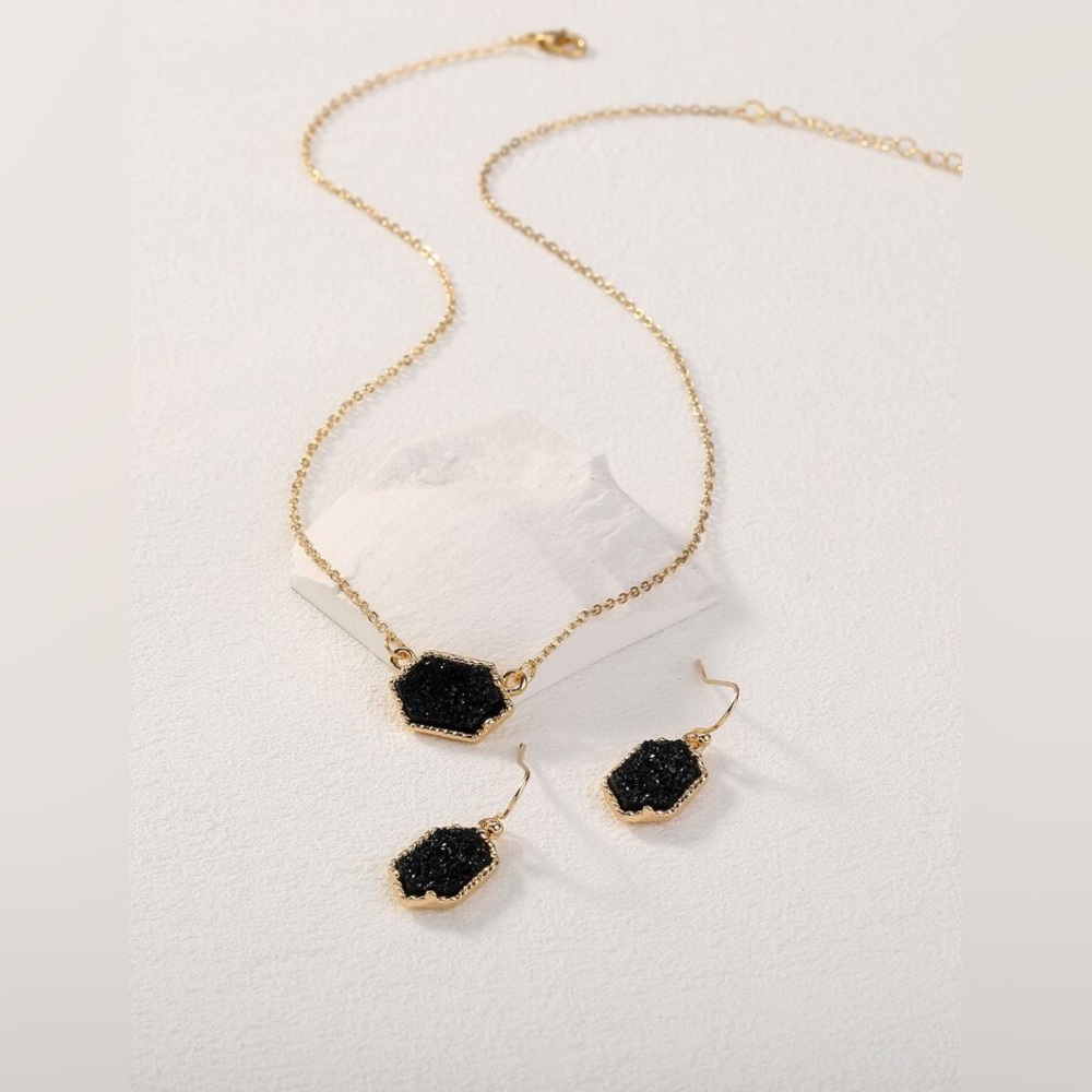 New! 3 pc set earrings and necklace black/gold geometric